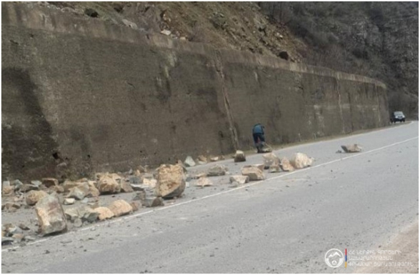 Սյունիքի մարզի ավտոճանապարհներին տեղի են ունեցել քարաթափnւմներ. երթևեկությունը վերականգնվել է